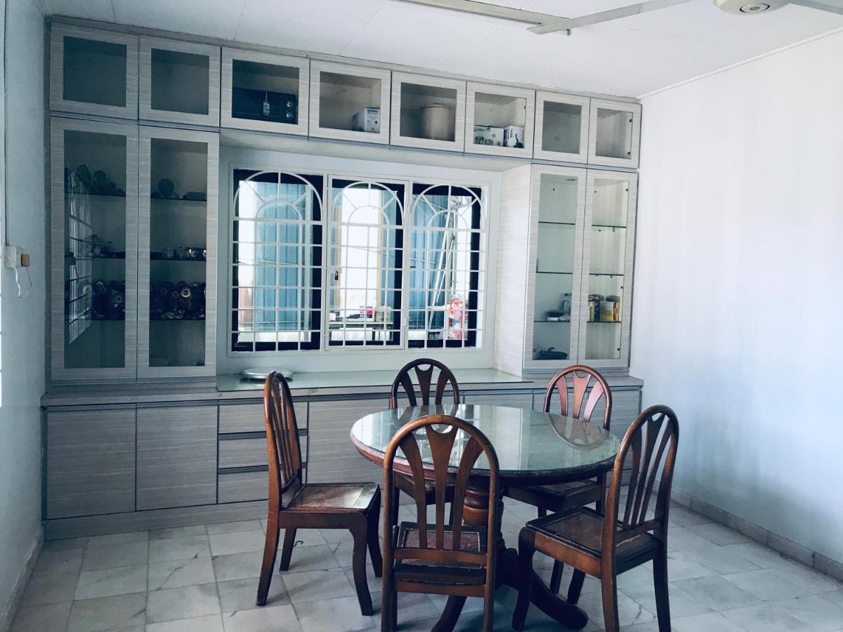 Cozy And Comfortable Homestay In Сунгай Сипут Екстериор снимка